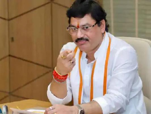 <p>धनंजय मुंडेंचं आर्थिक फसवणुकीत नाव आलं समोर...अडचणी वाढणार</p>
