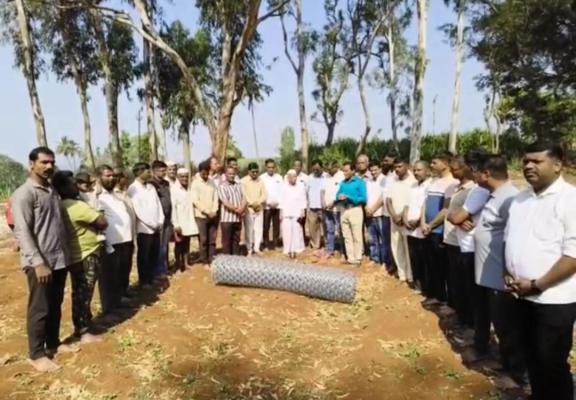 <p>वाकरेच्या मिनी खासबाग मैदानाची तरुणांकडून स्वच्छता...</p>

<p>&nbsp;</p>
