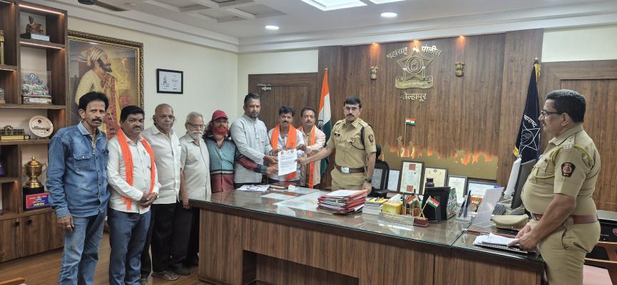 <p>पाकिस्तानस्थित गँगस्टरशी संपर्क प्रकरणी हिंदू एकता आंदोलनचे पोलिस अधिक्षकांना निवेदन</p>

<p>&nbsp;</p>
