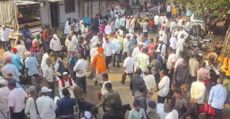 <p>मुरगुडमध्ये भरला बकऱ्यांचा भव्य बाजार...</p>
