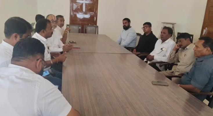 <p>इचलकरंजी महापालिकेचे महापौर अॅक्शन मोडवर...</p>

<p>&nbsp;</p>
