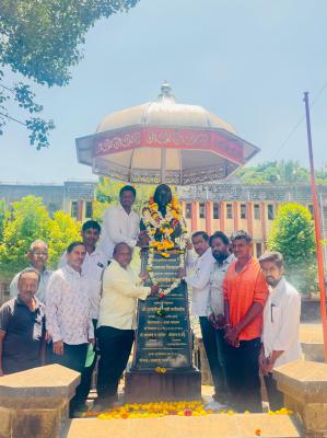 <p>राजमाता जिजाऊंना शिवाजी तरुण मंडळाचा मानाचा मुजरा</p>
