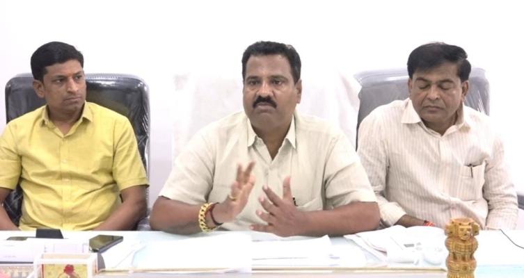 <p>इचलकरंजी शहर अतिक्रमण मुक्त करणार - महापौर उदय धातुंडे</p>
