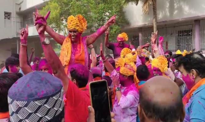 <p>अखिल भारतीय चित्रपट महामंडळाच्या निवडणुकीत मेघराजे भोसलेंचे पॅनेल विजयी...</p>
