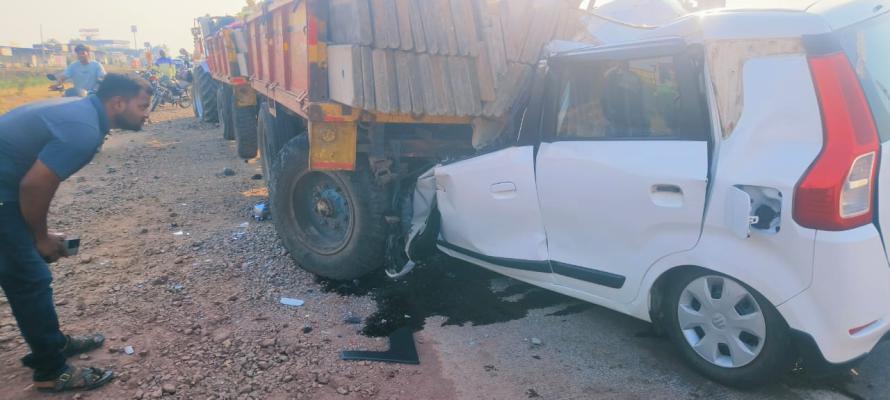 <p>मोटारीची ट्रॅक्टर-ट्रॉलीला मागून धडक... कसबा बावड्यातील दाम्पत्य जागीच ठार</p>
