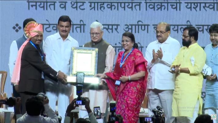 <p>डॉ. संजय डी पाटील यांना डॉक्टर पंजाबराव देशमुख कृषिरत्न पुरस्कार प्रदान&nbsp;</p>
