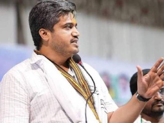 <p>महाराष्ट्रातल्या भाजपच्या एका मोठ्या नेत्याला केंद्रात अर्थखाते मिळणार : आ. रोहित पवारांचा दावा&nbsp;</p>
