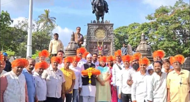 <p>रायगडावर फडकणार इचलकरंजीचा मानाचा भगवा ध्वज</p>

