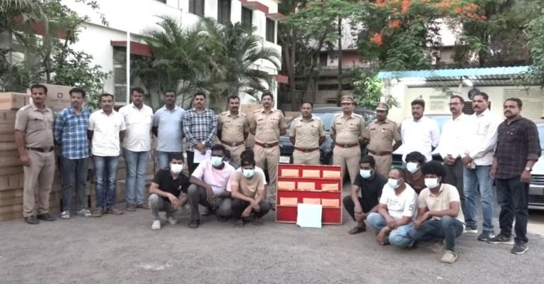 <p>आयपीएल बेटिंग रॅकेटचा मोठा भांडाफोड ; १०४ संगणकांसह ८७ लाखांचा मुद्देमाल जप्त</p>
