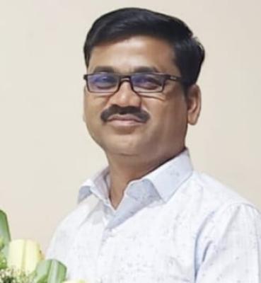 <p>प्रवेश कनवाडे यांना शिवाजी विद्यापीठाकडून डॉक्टरेट प्रदान</p>
