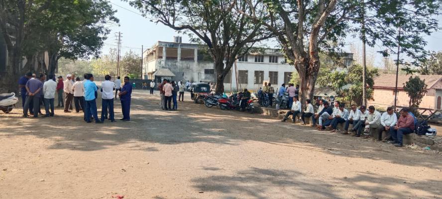 <p>राजाराम साखर कारखान्याच्या कामगारांमध्ये असंतोष...</p>
