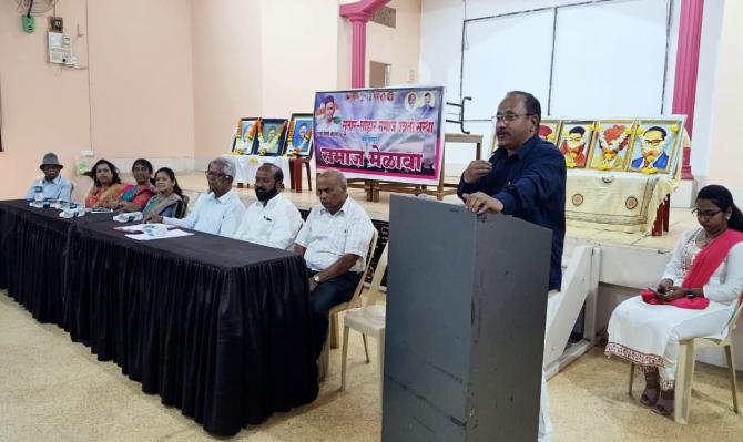 <p>सुतार बोर्डिंग बचाव ही लोकं चळवळ : व्ही.डी. लोहार </p>
