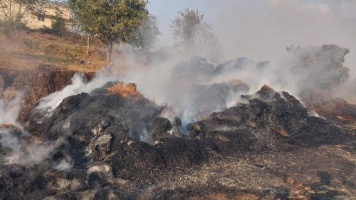 <p>राधानगरीतील गौरी टेक परिसरात आग...&nbsp;</p>
