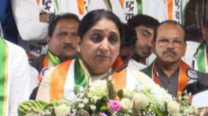 <p>&lsquo;स्वप्नातही मला वाटलं नव्हतं की बारामतीत...': उपमुख्यमंत्री सुनेत्रा पवारांना अश्रू अनावर</p>
