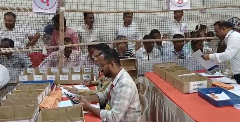 <p>कोल्हापूर जिल्ह्यातील जिल्हा परिषद आणि पंचायत समितींच्या मतमोजणीला सुरुवात...</p>
