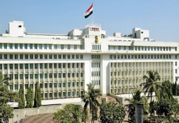 <p>वर्षानुवर्षं एकाच जागी असलेल्या सरकारी अधिकारी अन् कर्मचाऱ्यांची होणार बदली : सामान्य प्रशासनाचे आदेश&nbsp;</p>
