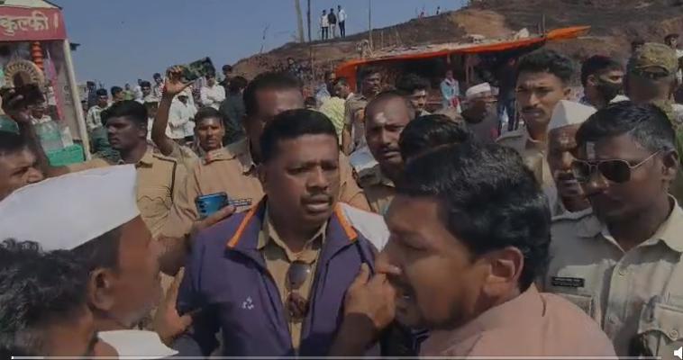 <p>आमशी, केकतवाडी, वाघोबावाडी ग्रामस्थांमध्ये मोठा राडा...</p>
