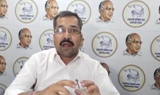 <p>महायुती सरकारकडून ब्राम्हण समाजाची फसवणूक - राष्ट्रवादीचे ( शरद पवार ) प्रवक्ते मकरंद कुलकर्णी यांचा आरोप</p>
