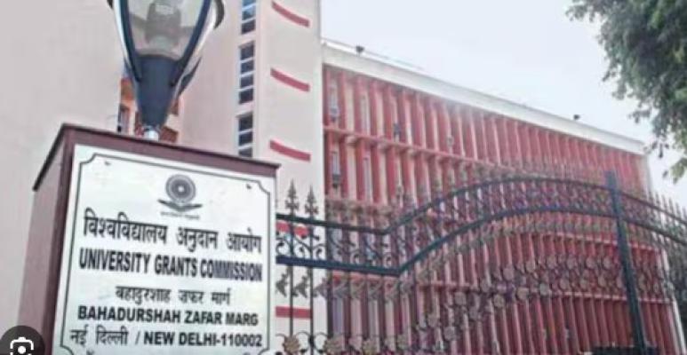 <p>देशातील ३० तर राज्यातील &lsquo;हे&rsquo; दोन विद्यापीठ बोगस...: युजीसीची घोषणा&nbsp;<br />
&nbsp;</p>
