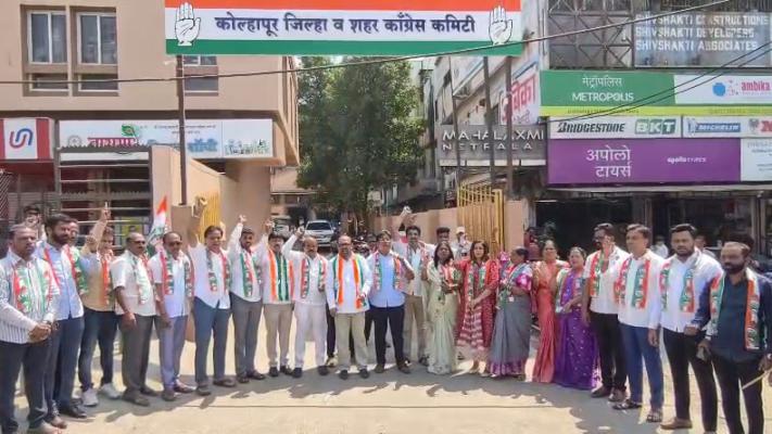 <p>काँग्रेसचे प्रवक्ते हनुमंत पवार यांच्यावरील हल्ल्याचा कोल्हापुरात निषेध</p>
