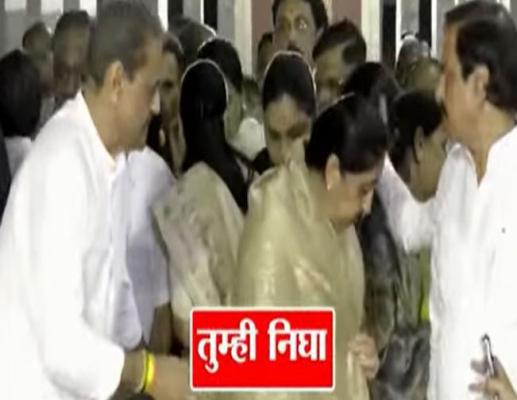 <p>अजित पवार यांच्या पक्षाचा &lsquo;हा&rsquo; व्हिडीओ व्हायरल...</p>
