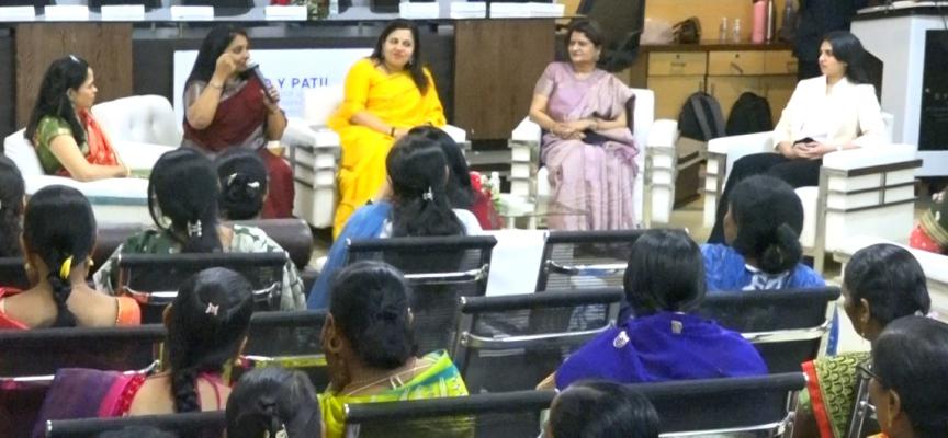 <p>जागतिक महिला दिनानिमित्त डी वाय पाटील कॉलेज ऑफ इंजिनीरिंग अॅड टेकनॉलॉजीमध्ये विशेष चर्चासत्र...</p>
