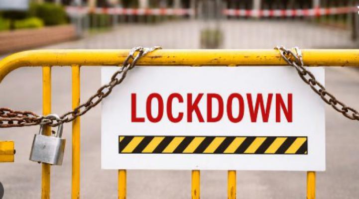 <p>युध्दामुळे &lsquo;या&rsquo; देशात लॉकडाऊनसारखी परिस्थिती...</p>
