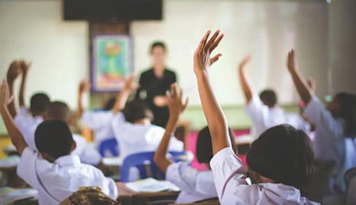 <p>राज्यातील &lsquo;या&rsquo; शाळांची मान्यता होणार रद्द...</p>
