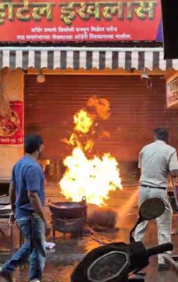 <p>बिंदू चौकातील मस्जिद परिसरात गॅस गळतीमुळे आग...</p>
