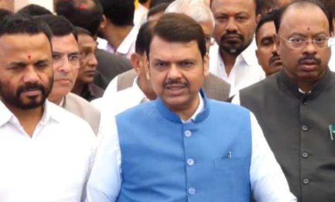 <p>अशोक खरात प्रकरण : आपल्याकडे या प्रकरणाचे सर्वात जास्त पुरावे : मुख्यमंत्री&nbsp;&nbsp;</p>
