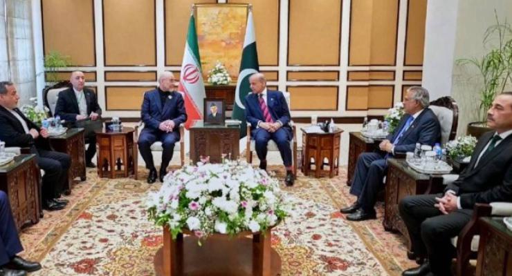 <p>इराण - अमेरिका-इस्रायल युद्धविरामाची शक्यता कमीच..?&nbsp;</p>

<p>&nbsp;</p>
