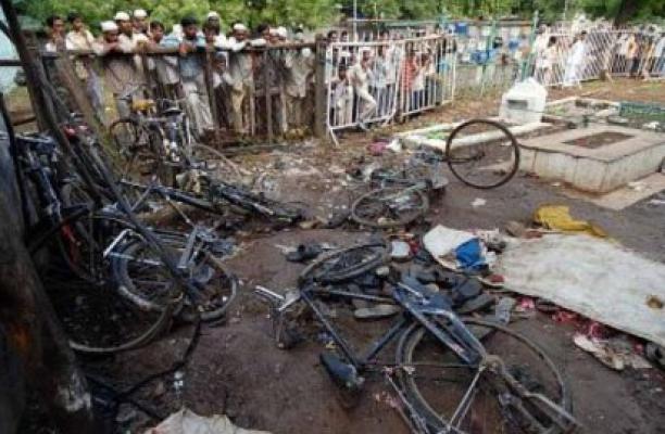 <p>2006 च्या मालेगाव स्फोटाबाबत उच्च न्यायालयाचा महत्वाचा निर्णय...आरोपींची झाली सुटका&nbsp;&nbsp;</p>
