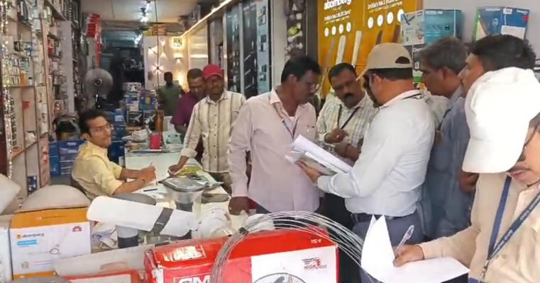 <p>कोल्हापुरातील तावडे हॉटेल परिसरातल्या १०८ मिळकतींचे सर्वेक्षण पूर्ण</p>
