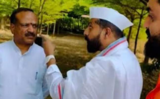 <p>शाईफेक करणाऱ्या दहा ते बारा जणांविरोधात गुन्हा दाखल...&nbsp;</p>
