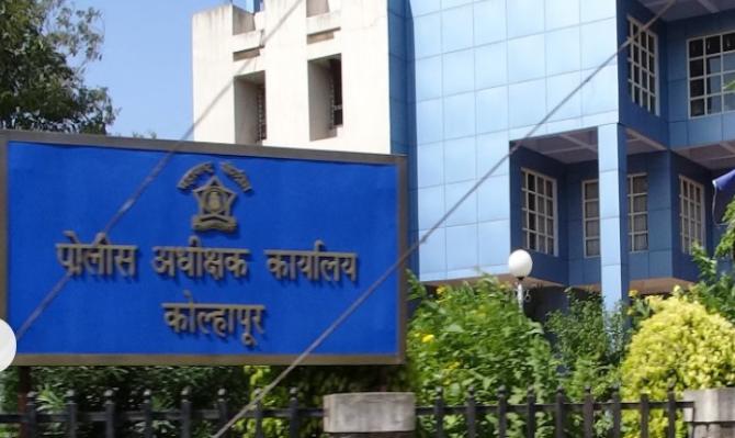 <p>धर्माधिकारी दांपत्याविरोधात पोळ कुटुंबियांचे पोलीस अधीक्षकांकडे तक्रार अर्ज दाखल&nbsp;</p>
