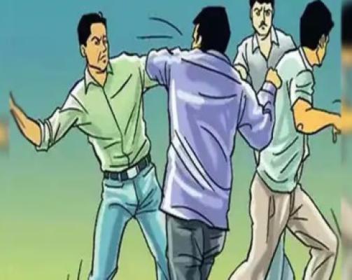 <p>शहरातील गंजीमाळ येथे दोन गटात हाणामारी...वाहनांची तोडफोड&nbsp;</p>
