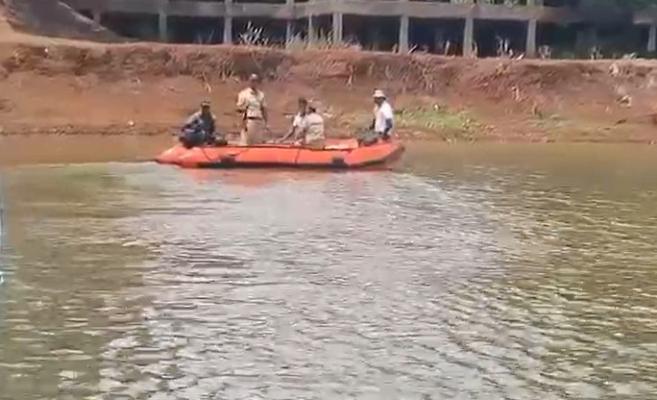 <p>शिंगणापूरच्या नदीत सहा वर्षाचा मुलगा बुडाला...</p>
