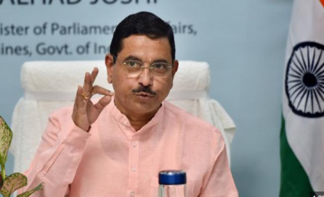 <p>गॅसच्या किंमती वाढवणे हा सरकारचा नाईलाज : केंद्रीय मंत्री प्रल्हाद जोशी</p>
