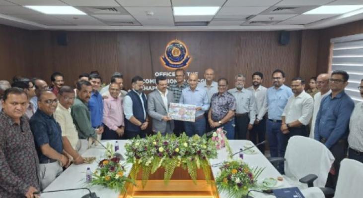 <p>उद्योजक, व्यापाऱ्यांच्या मागण्या जीएसटी कौन्सिलपर्यंत पोहोचविण्यासाठी प्रशासन सकारात्मक : मुख्य आयुक्त नीरज कन्सल</p>
