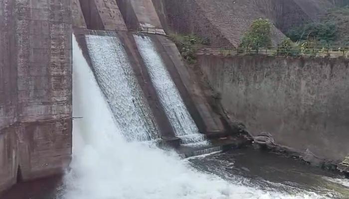 <p>जिल्ह्यातील नद्या कोरड्या पडू लागल्याने राधानगरी धरणातून पाण्याचा विसर्ग सुरु...&nbsp;</p>
