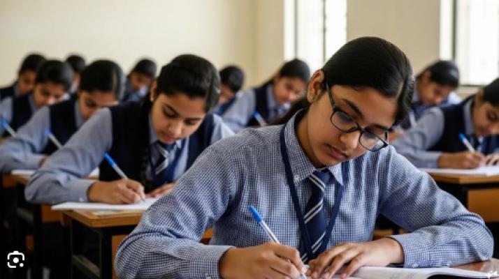 <p>नीट पेपरमधील गैरप्रकार टाळण्यासाठी केंद्राने घेतला मोठा निर्णय...</p>
