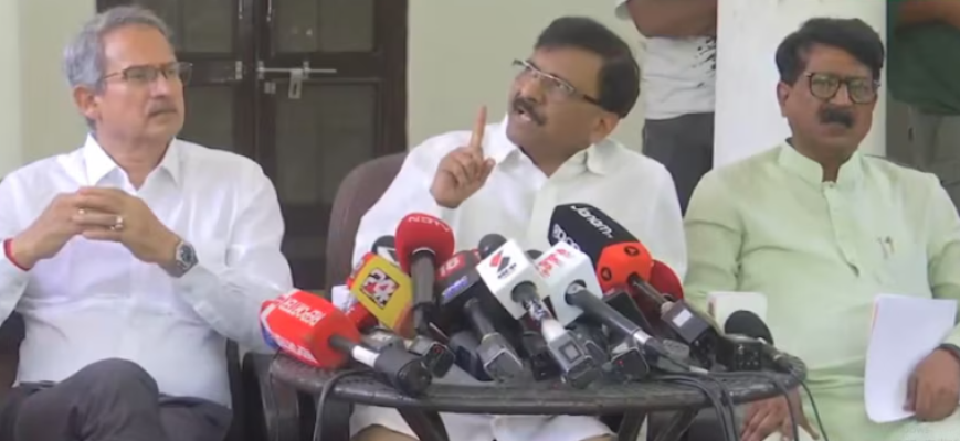 <p>पक्षात पुन्हा बंडखोरी झाली तर जनता गप बसणार नाही : खा. संजय राऊतांचा बंडखोरांना इशारा&nbsp;</p>
