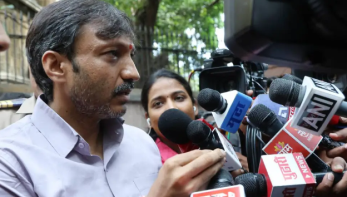 <p>आज अंतिम निर्णय घेणार...:&nbsp; खा. ओमराजे निंबाळकर धाराशिवला रवाना&nbsp;</p>
