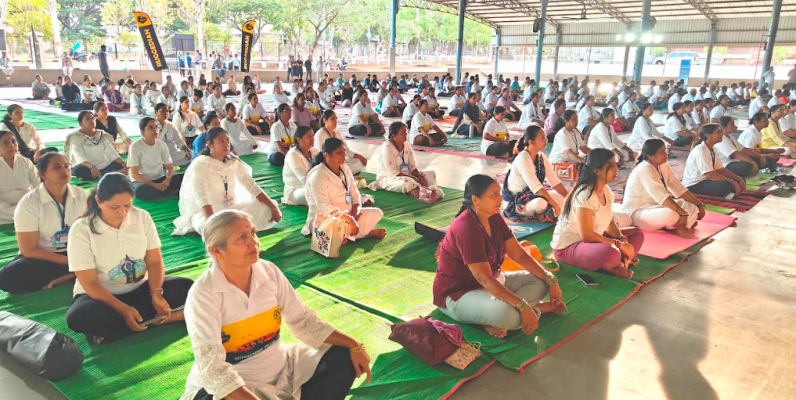 <p>योग ही एक व्यापक प्रणाली : कुलगुरू डॉ. राजनीश कामत</p>
