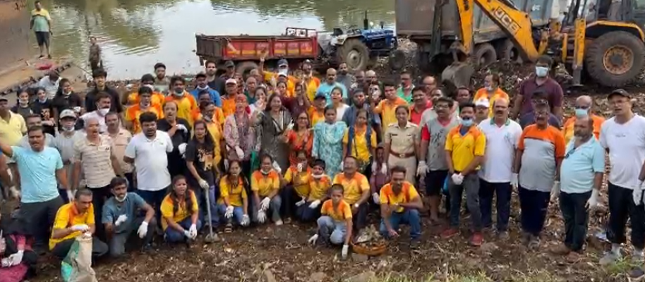 <p>पंचगंगा नदीपात्राजवळ&nbsp;विविध सेवाभावी संस्था अन् संघटनांनी राबवली स्वच्छता मोहिम...</p>
