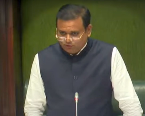 <p>आशा भोसलेंना आदरांजली वाहताना राहुल नार्वेकर चुकले...</p>
