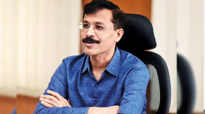 <p>तुकाराम मुंढे यांना &lsquo;या&rsquo; पदावरून हटवले...&nbsp;</p>
