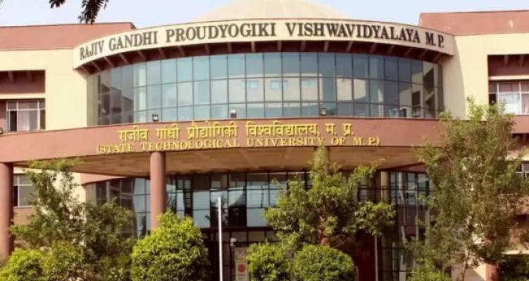 <p>धक्कादायक : &lsquo;या&rsquo; राज्यात पेपर फुटला...परीक्षा रद्द झाल्याने विद्यार्थ्यांमध्ये गोंधळ</p>

