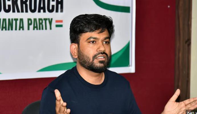 <p>आंदोलनात गुंड पाठवून आम्हाला त्रास द्यायचा कट आखला जातोय : अभिजित दीपकेचा आरोप&nbsp;</p>
