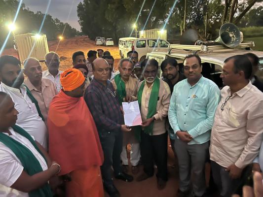 <p>स्वाभिमानीच्या लढ्याला यश; ओलम शुगरकडून ३५०० रूपये पहिली उचल जाहीर</p>
